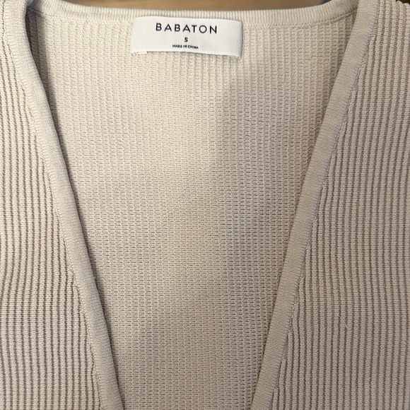 Babaton Ivory Ribbed V-Neck Top - Picture 2 of 4
